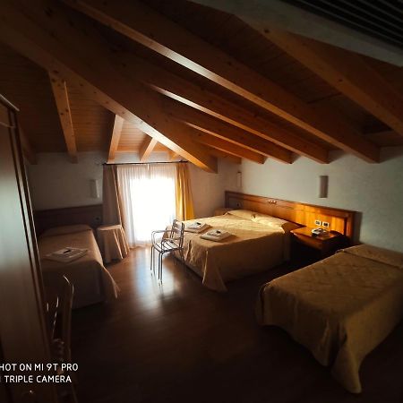 Azzano Holidays B&B Mezzegra Bagian luar foto