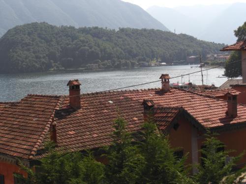 Azzano Holidays B&B Mezzegra Bagian luar foto