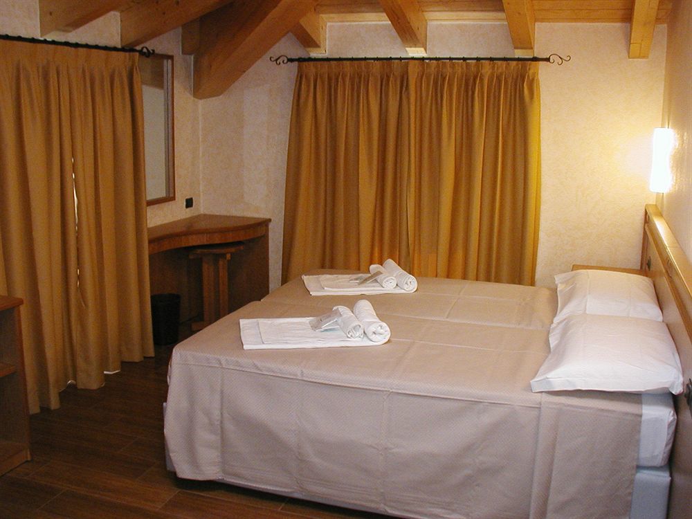 Azzano Holidays B&B Mezzegra Bagian luar foto