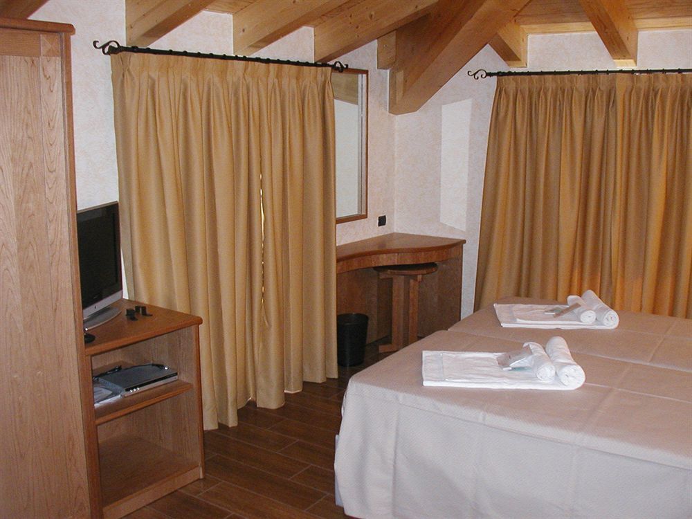 Azzano Holidays B&B Mezzegra Bagian luar foto