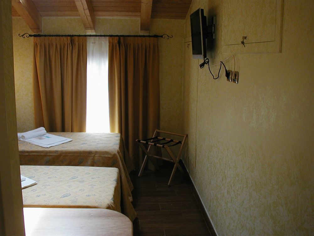 Azzano Holidays B&B Mezzegra Bagian luar foto