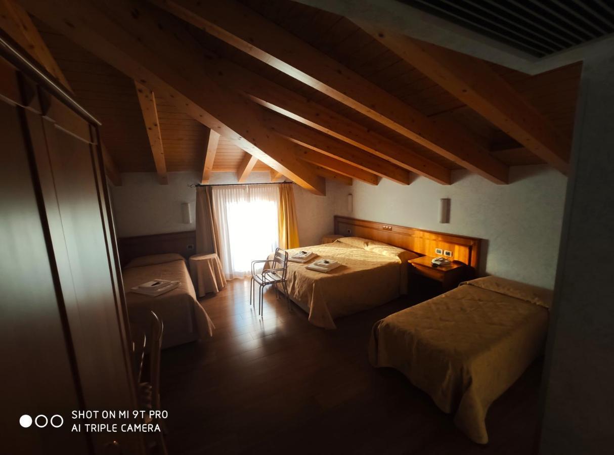 Azzano Holidays B&B Mezzegra Bagian luar foto