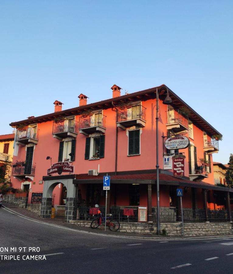 Azzano Holidays B&B Mezzegra Bagian luar foto