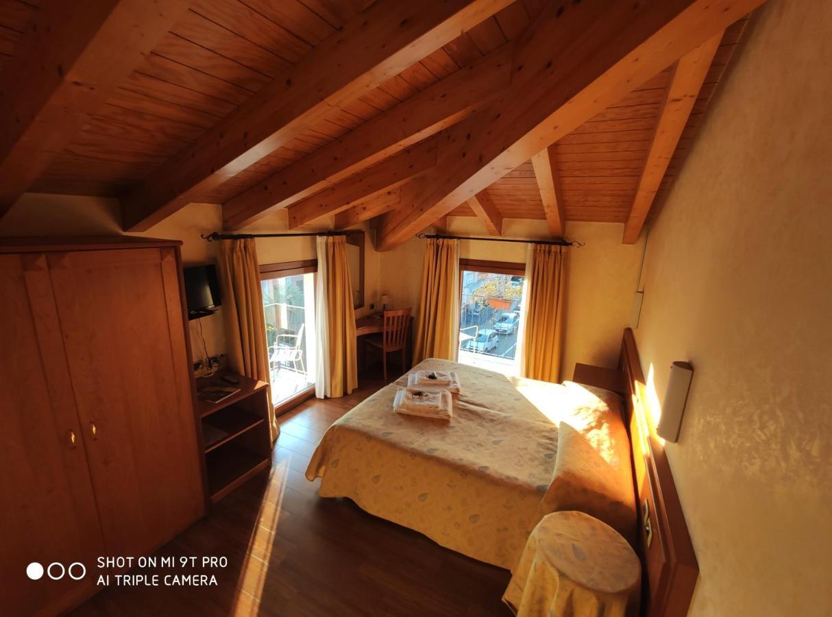 Azzano Holidays B&B Mezzegra Bagian luar foto